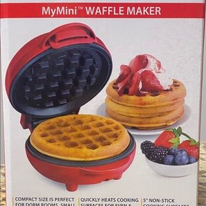 Nostalgia My Mini Waffle Maker. 5"